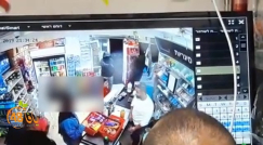  فيديو: سطوّ مسلح على محل تجاري في مدينة الرملة 